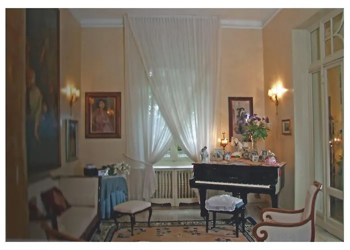 V Bed & Breakfast 4*