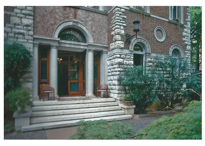 V Bed and Breakfast Μπρέσια